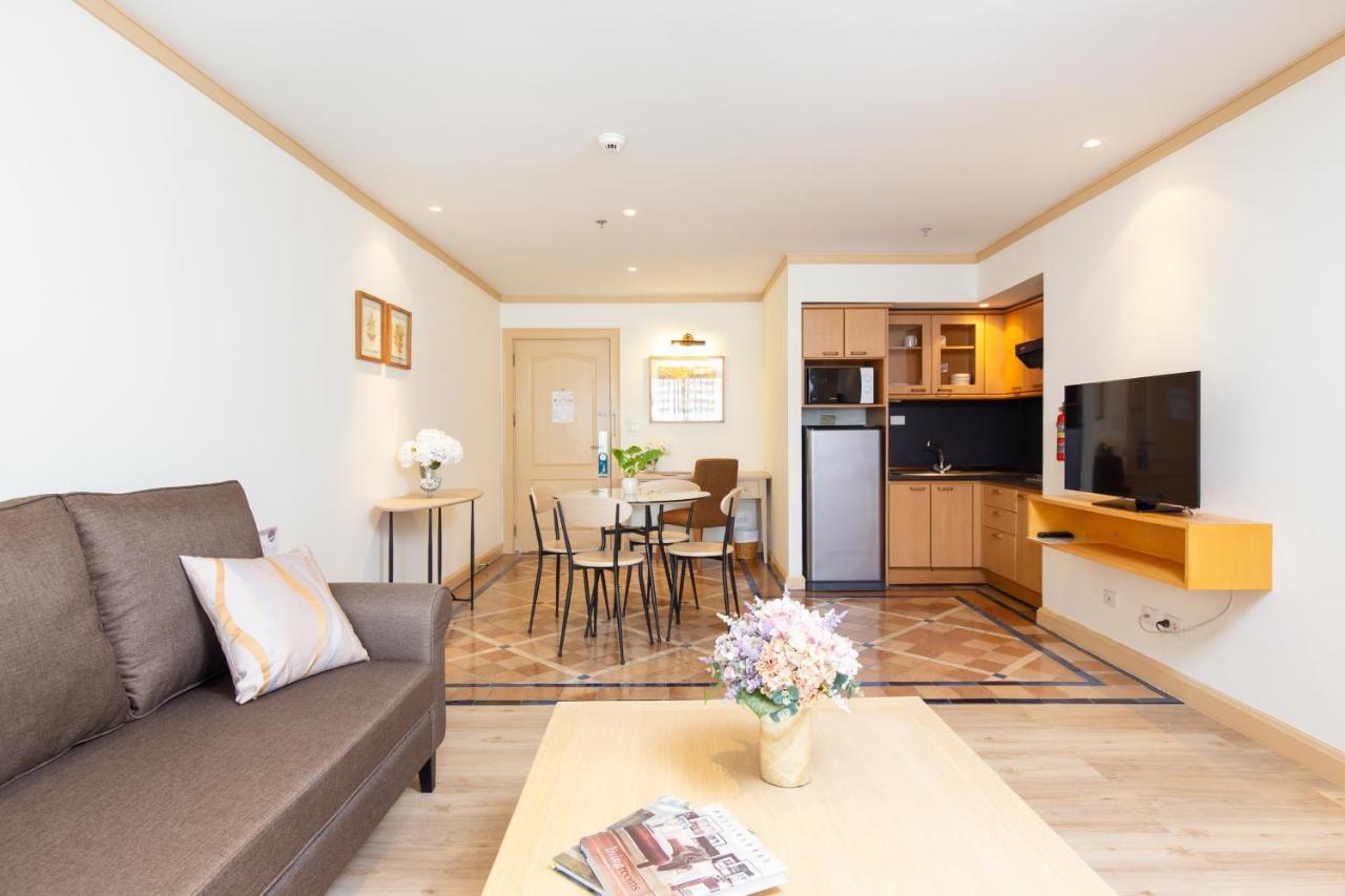 Riverfront Отель 4*