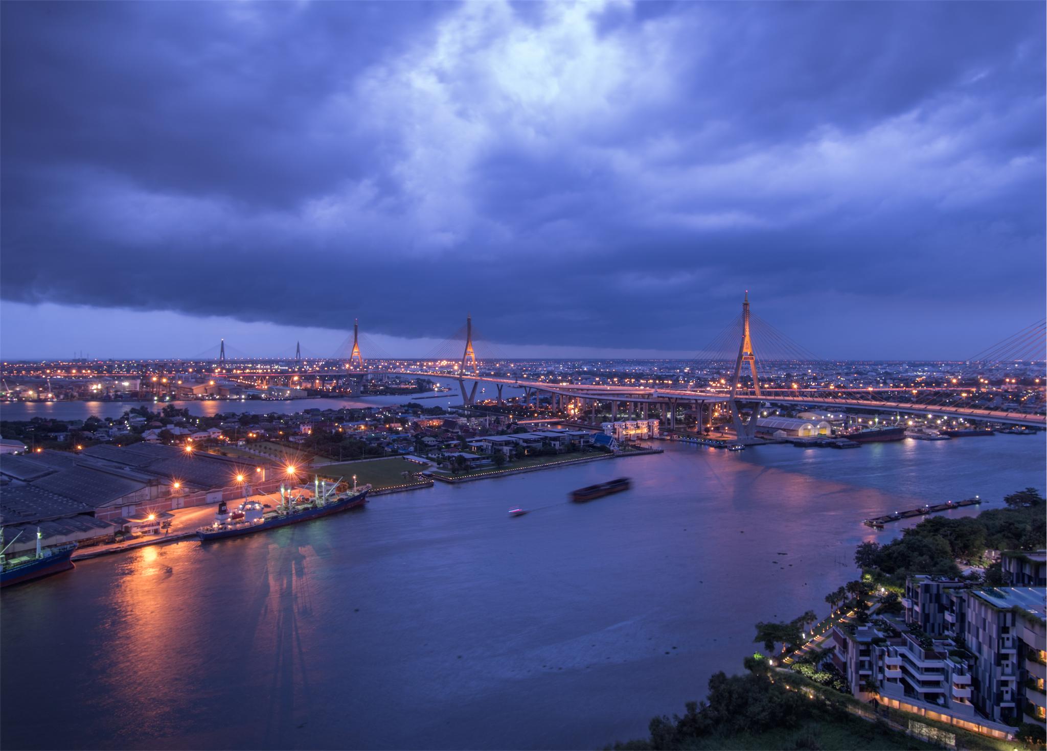 Riverfront Отель