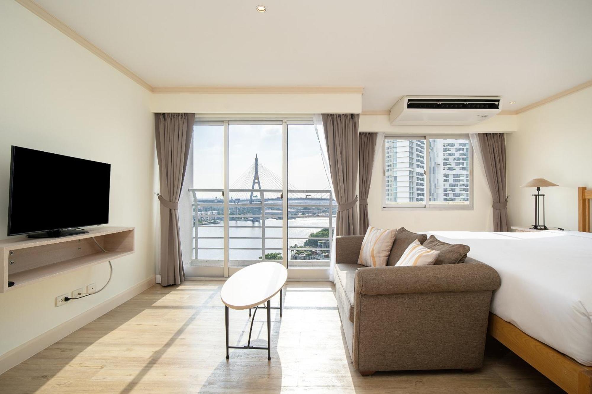 Отель Riverfront 4*