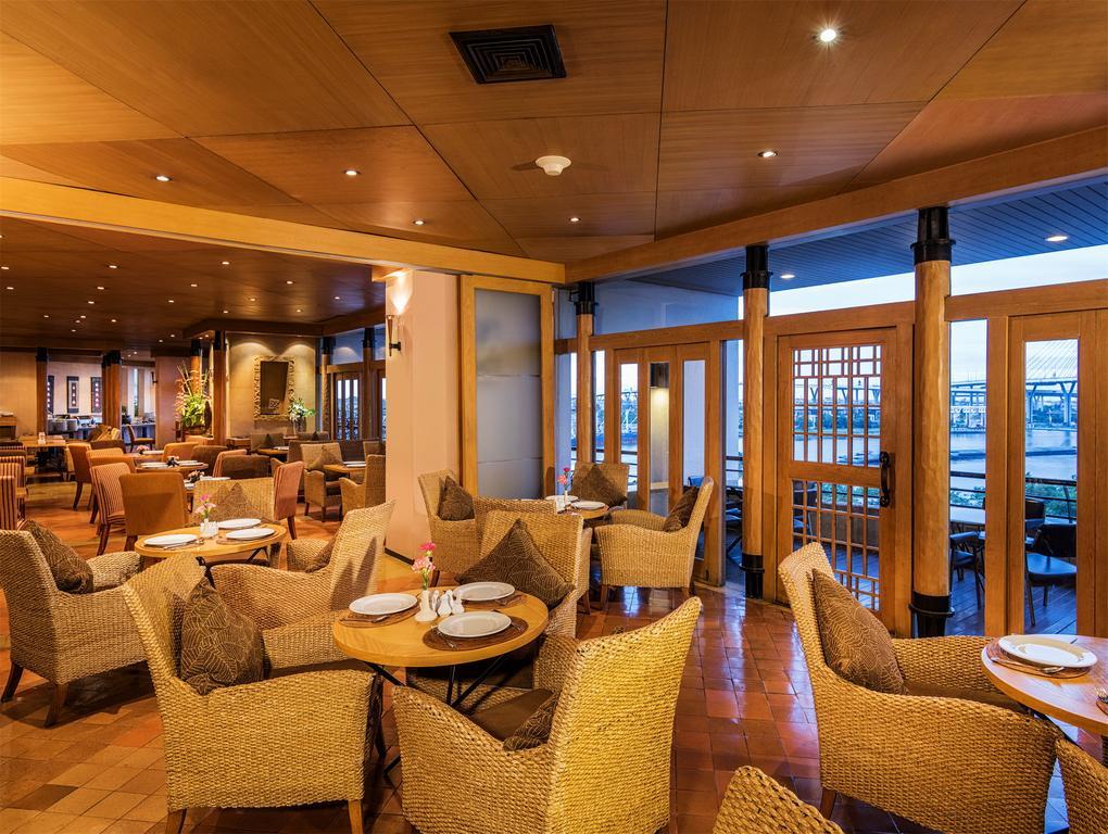 Отель Riverfront 4*