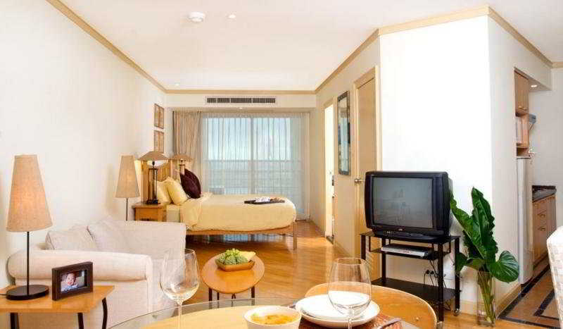 Riverfront Отель 4*