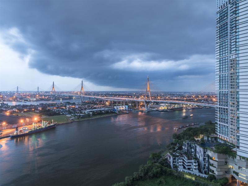 Riverfront Отель 4*