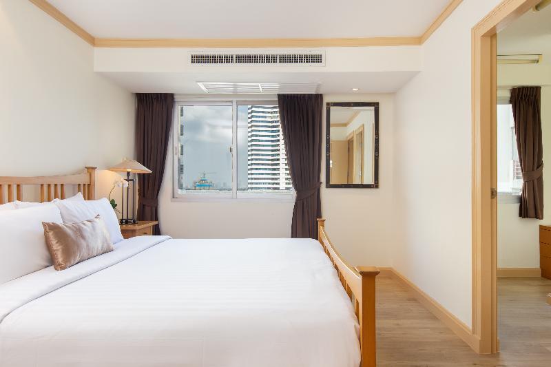 Riverfront Отель 4*